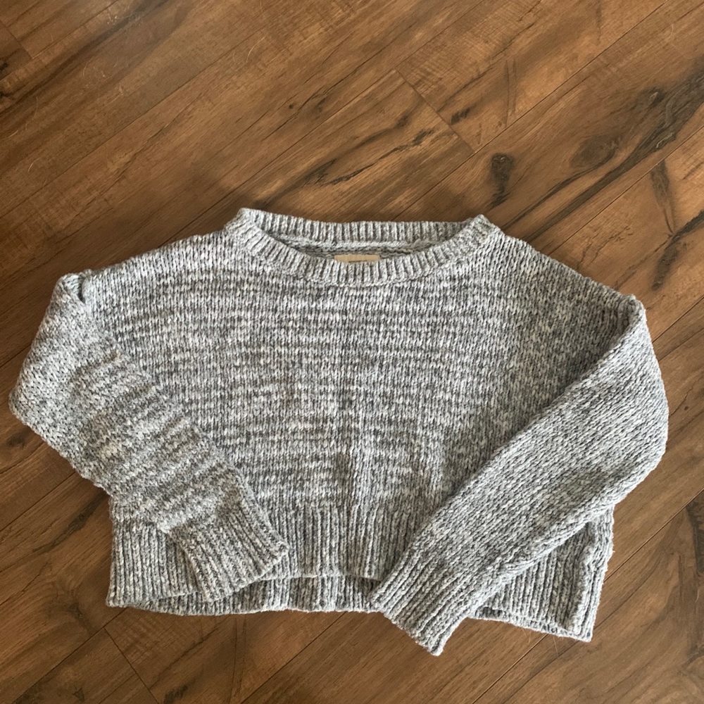 Cropped hollister sweater
